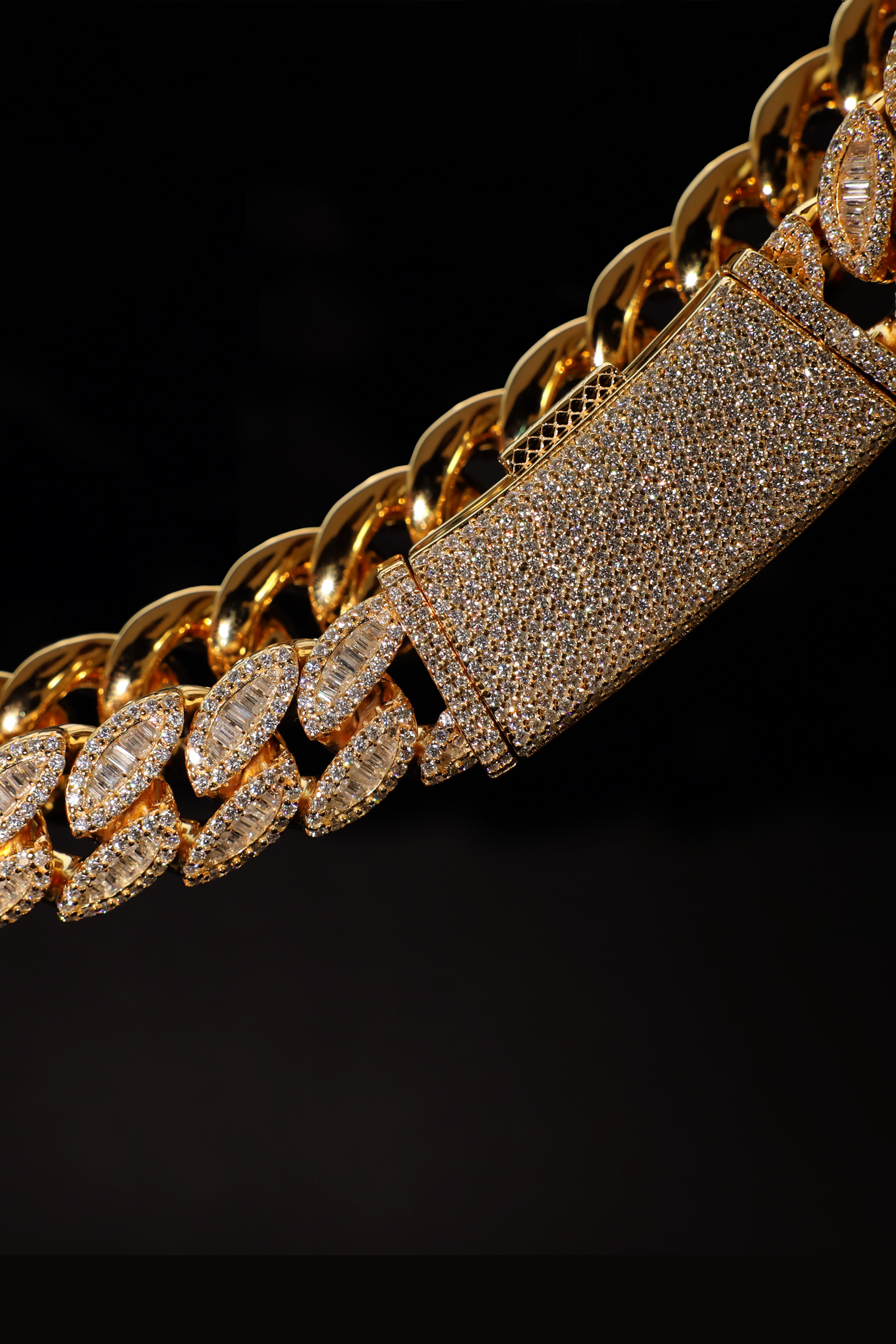 16mm Oval Baguette Cuban Link Chain (Gold)