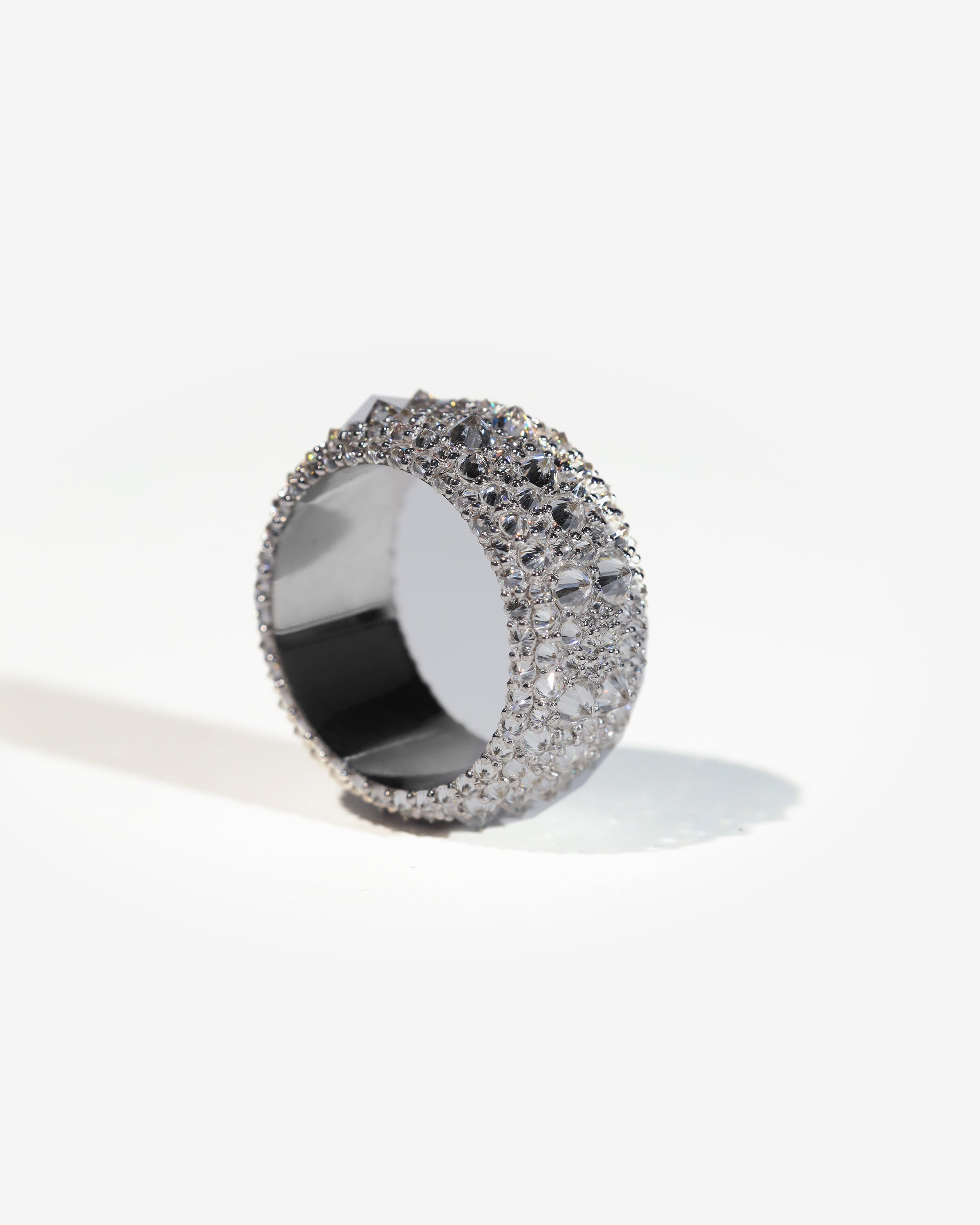 The Inverted Diamond Band in white metal — close-up of the setting