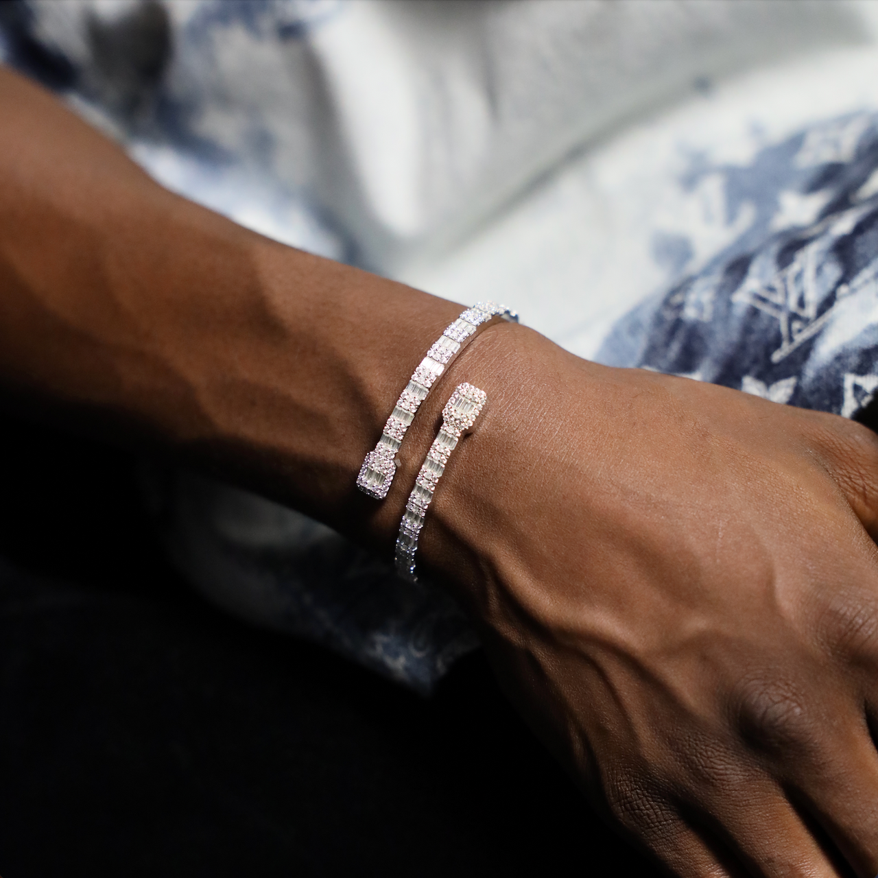 Baguette Bangle (White Gold)