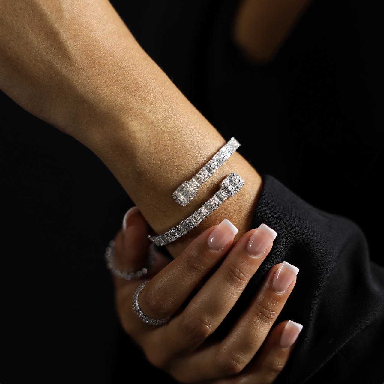 Baguette Bangle (White Gold)