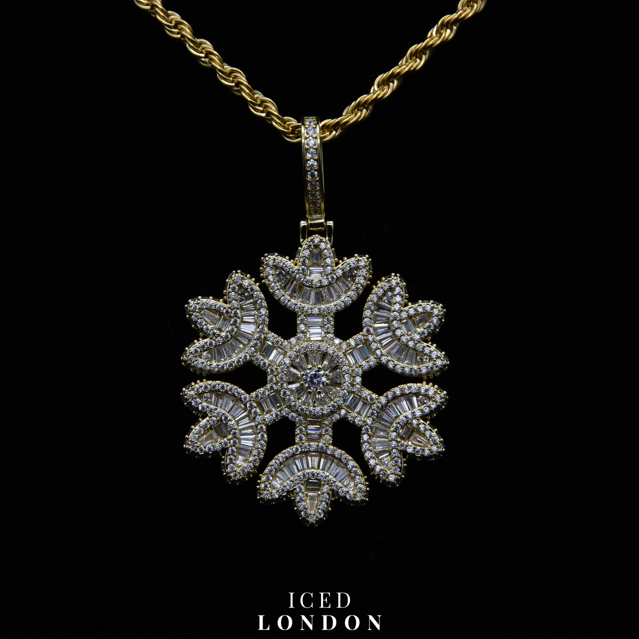 Iced Snowflake Pendant in Yellow Gold