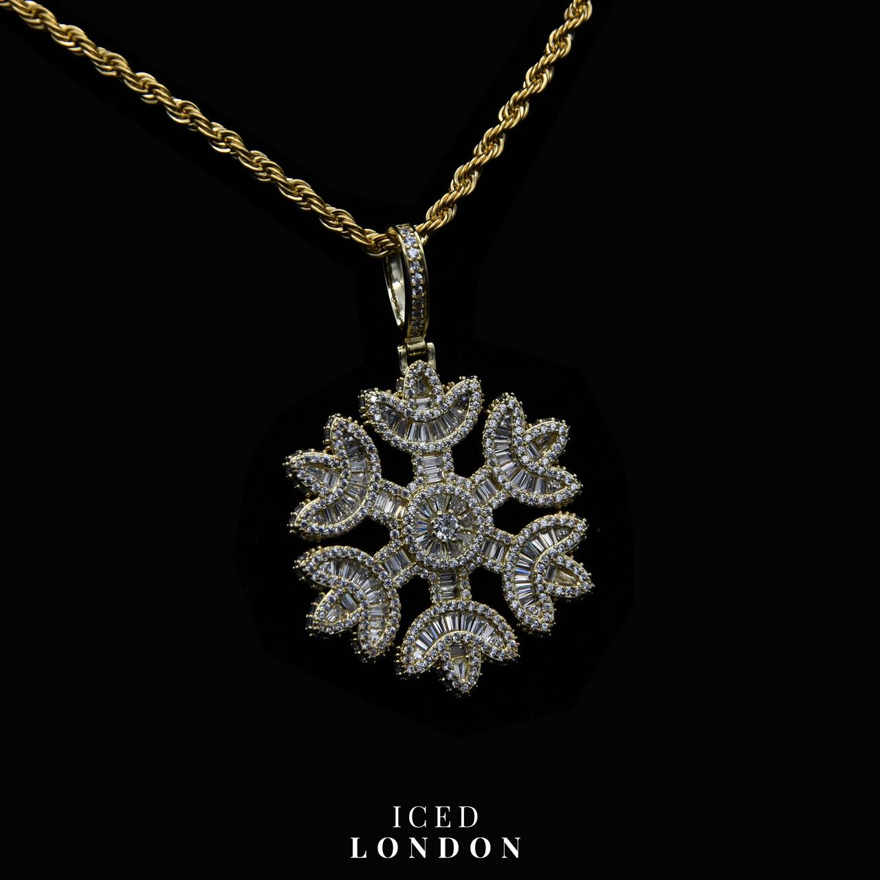 Iced Snowflake Pendant in Yellow Gold